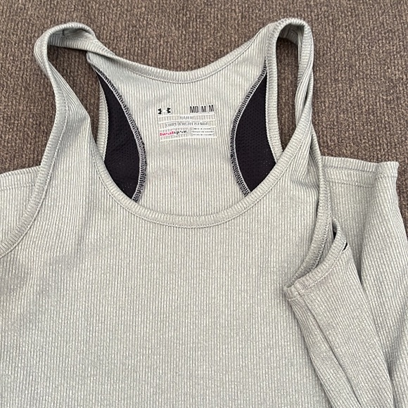 Bundle of 2 Under Armour workout shirts - Picture 2 of 12